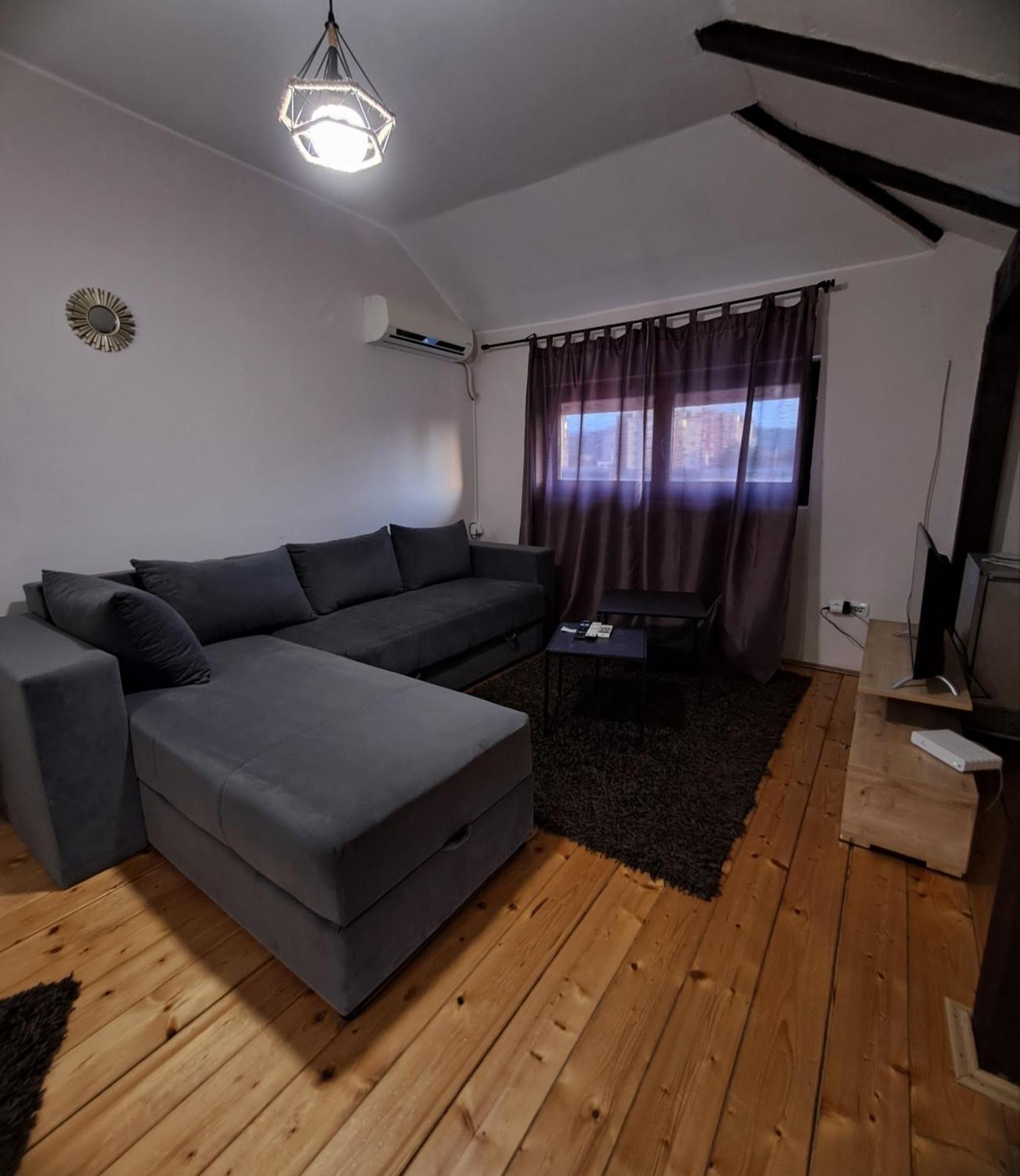 Sofi Apartman Ni Kültér fotó